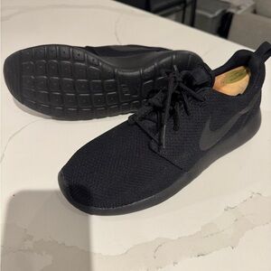 Nike Roshe One All Black Sneakers